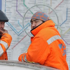 Мигранты возвращаются к труду Мигранты возвращаются к труду