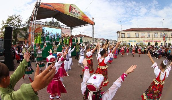 В Улан-Удэ состоялся праздник этнических культур народов Бурятии В Улан-Удэ состоялся праздник этнических культур народов Бурятии