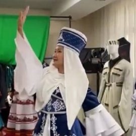 Министр культуры Бурятии станцевала в разных народных костюмах Министр культуры Бурятии станцевала в разных народных костюмах