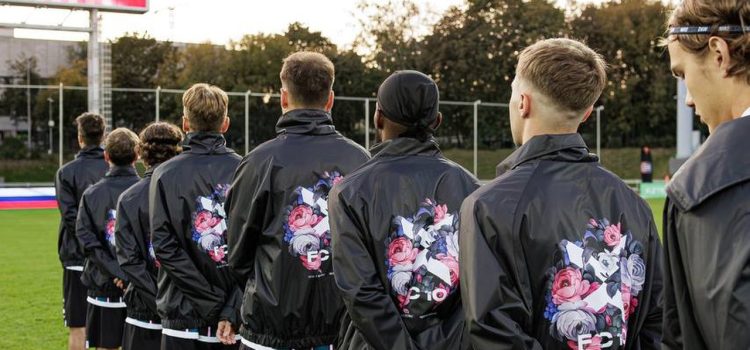 Форму футболистов украсили знаменитые жостовские узоры