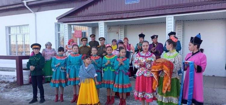 Казачьи традиции в Тунке продемонстрировали ансамбли «Иван-да-Марья» и «Калинушка»