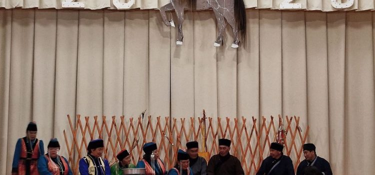 Золотая коновязь традиций: ансамбль «Лугшахаан» подтвердил звание народного коллектива Золотая коновязь традиций: ансамбль «Лугшахаан» подтвердил звание народного коллектива